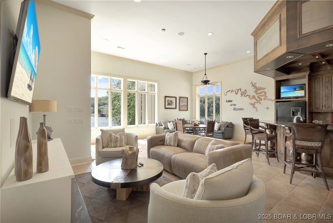 Porto Cima, Missouri, 65079, United States, 7 Bedrooms Bedrooms, ,7 BathroomsBathrooms,Residential,Active,1922532