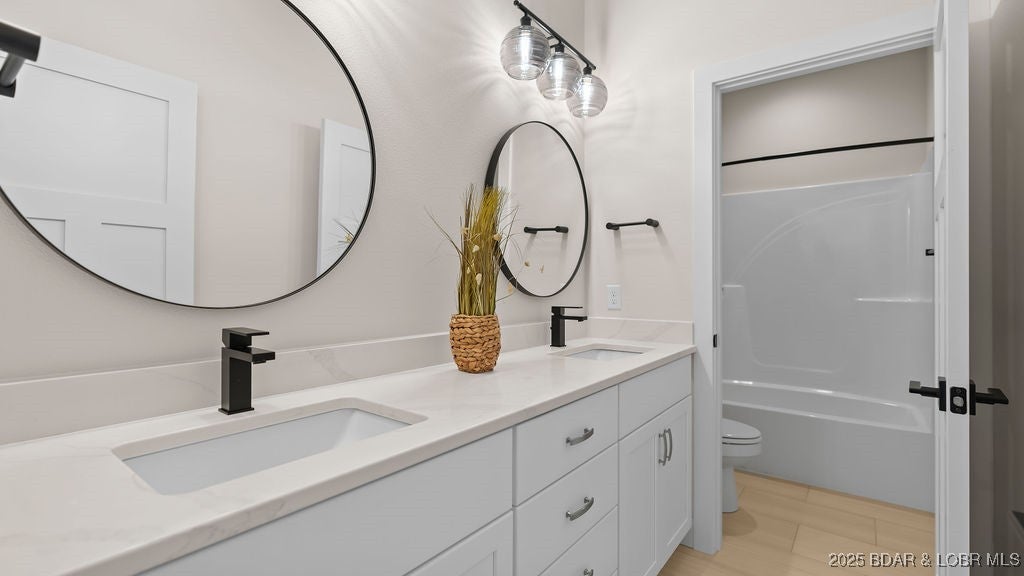 Camdenton, Missouri, 65020, United States, 4 Bedrooms Bedrooms, ,4 BathroomsBathrooms,Residential,Active,1945094