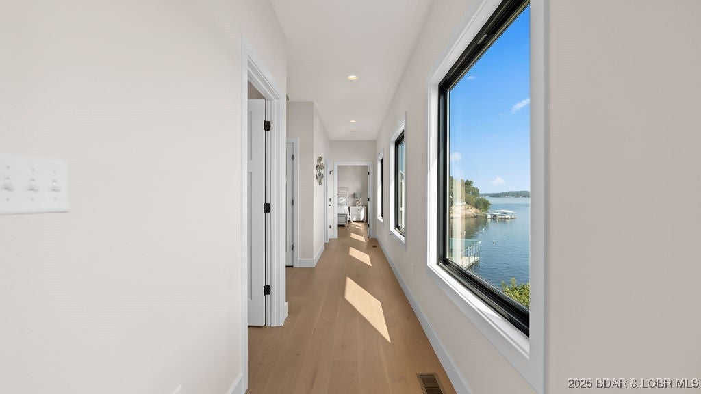 Camdenton, Missouri, 65020, United States, 4 Bedrooms Bedrooms, ,4 BathroomsBathrooms,Residential,Active,1945094