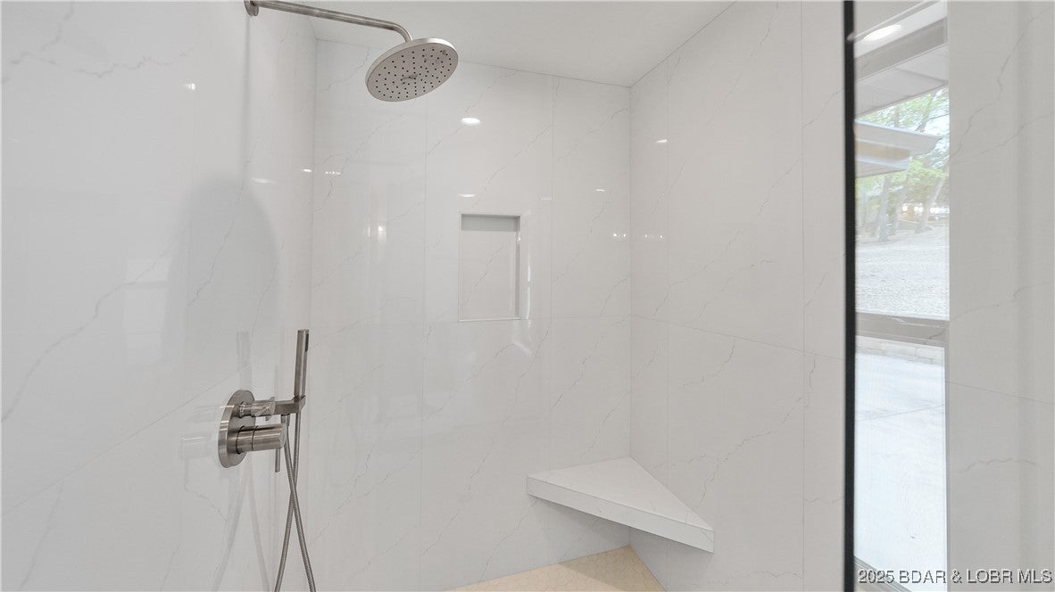 Osage Beach, Missouri, 65065, United States, 4 Bedrooms Bedrooms, ,4 BathroomsBathrooms,Residential,Active,1946330