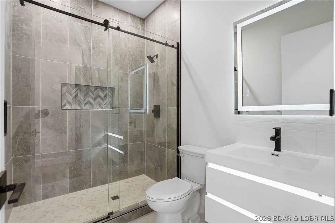 Porto Cima, Missouri, 65049, United States, 4 Bedrooms Bedrooms, ,4 BathroomsBathrooms,Residential,Active,2040222