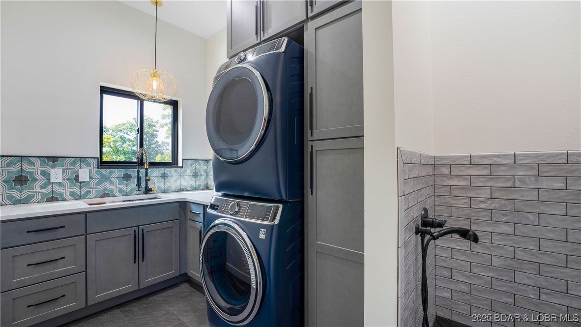 Porto Cima, Missouri, 65079, United States, 6 Bedrooms Bedrooms, ,6 BathroomsBathrooms,Residential,Active,1894189