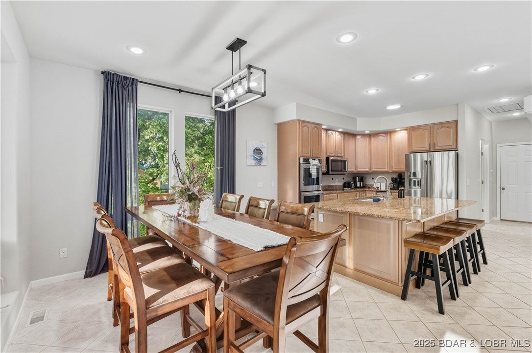 Sunrise Beach, Missouri, 65079, United States, 6 Bedrooms Bedrooms, ,5 BathroomsBathrooms,Residential,Active,1963265