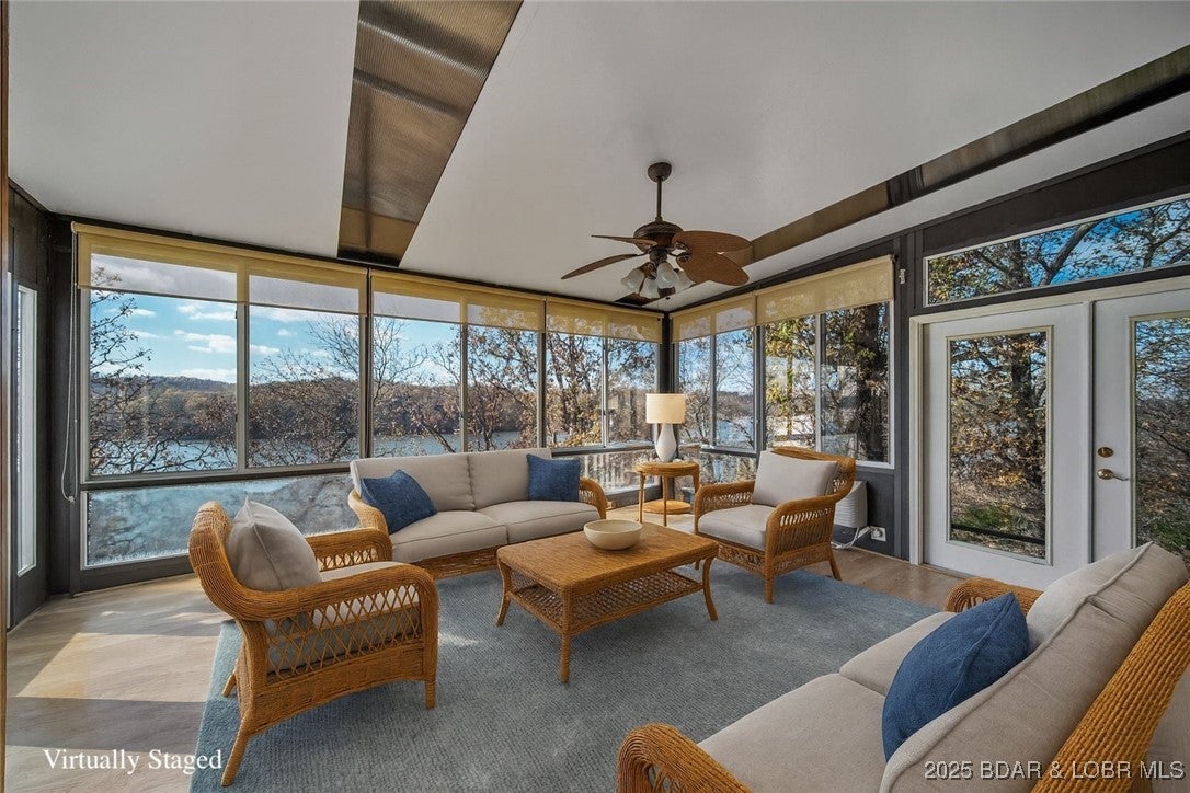 Linn Creek, Missouri, 65052, United States, 7 Bedrooms Bedrooms, ,6 BathroomsBathrooms,Residential,Active,1973281