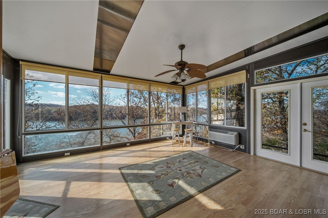 Linn Creek, Missouri, 65052, United States, 7 Bedrooms Bedrooms, ,6 BathroomsBathrooms,Residential,Active,1973281