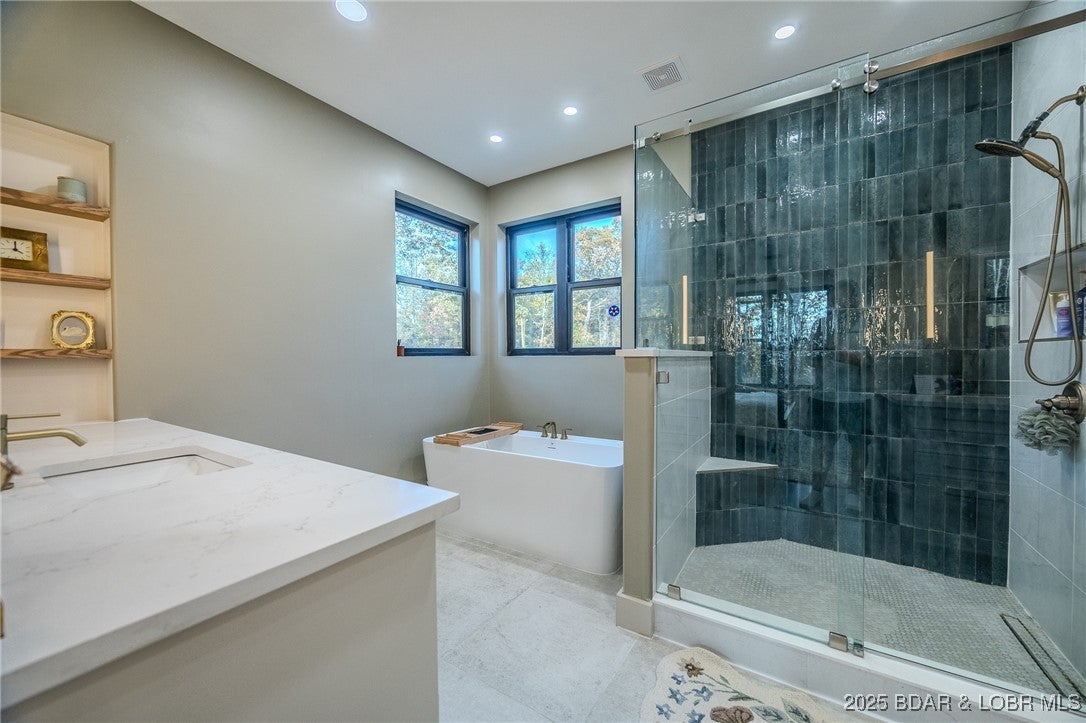 Linn Creek, Missouri, 65052, United States, 6 Bedrooms Bedrooms, ,5 BathroomsBathrooms,Residential,Active,1989796