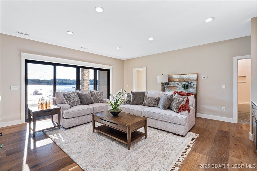 Osage Beach, Missouri, 65065, United States, 6 Bedrooms Bedrooms, ,6 BathroomsBathrooms,Residential,Active,1922661