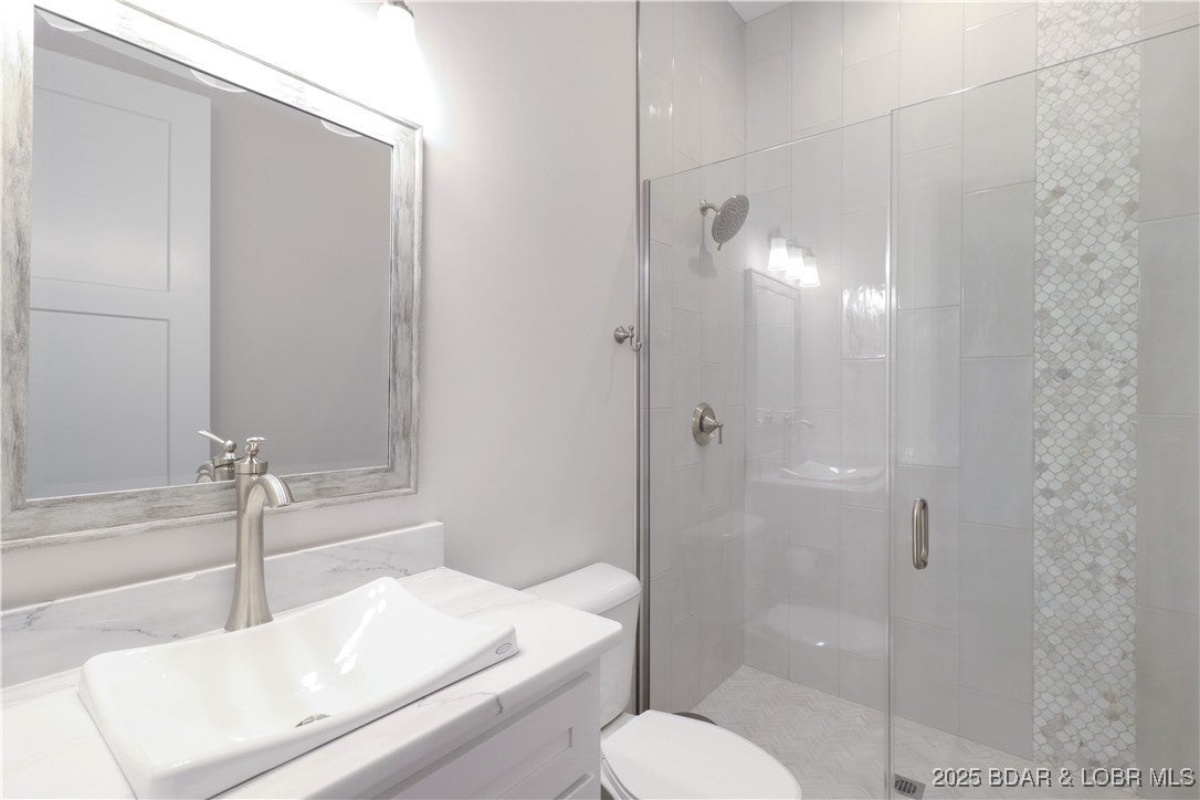Lake Ozark, Missouri, 65049, United States, ,5 BathroomsBathrooms,Residential,Active,1734496