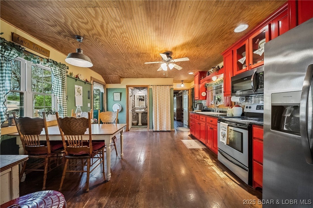 Eldon, Missouri, 65026, United States, 5 Bedrooms Bedrooms, ,3 BathroomsBathrooms,Residential,Active,1790925