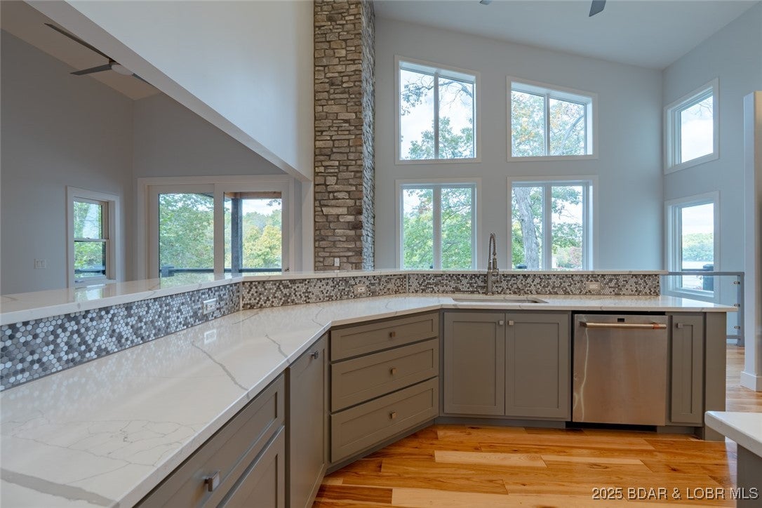 Climax Springs, Missouri, 65324, United States, 5 Bedrooms Bedrooms, ,5 BathroomsBathrooms,Residential,Active,1988443