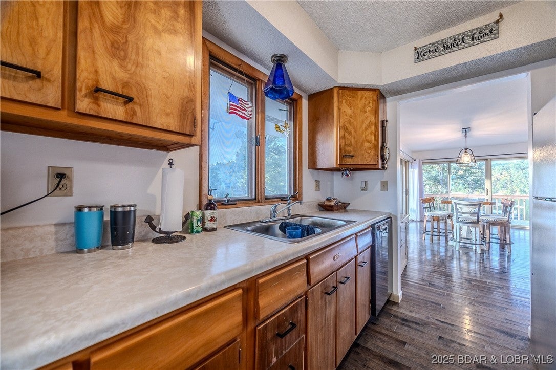 Gravois Mills, Missouri, 65037, United States, 3 Bedrooms Bedrooms, ,3 BathroomsBathrooms,Residential,Active,1945462