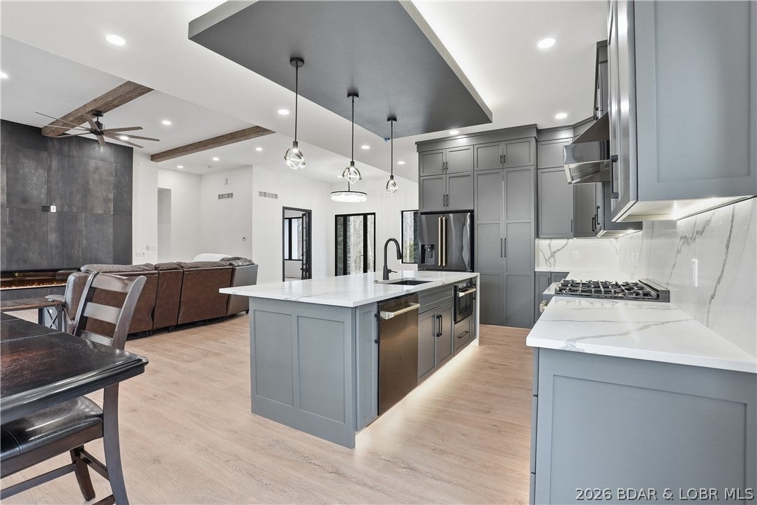 Porto Cima, Missouri, 65049, United States, 4 Bedrooms Bedrooms, ,4 BathroomsBathrooms,Residential,Active,2040222