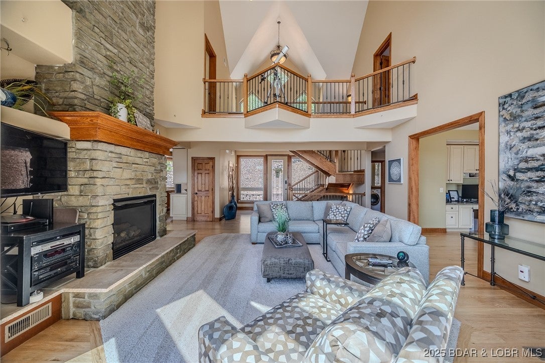 Linn Creek, Missouri, 65052, United States, 7 Bedrooms Bedrooms, ,6 BathroomsBathrooms,Residential,Active,1902924