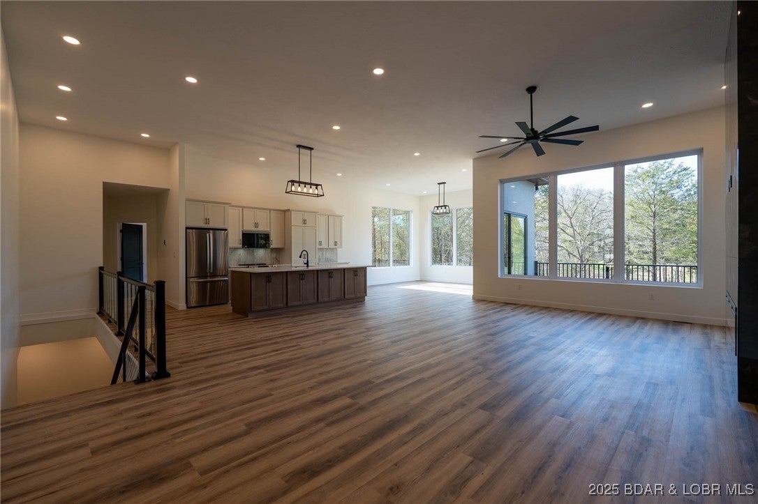 Camdenton, Missouri, 65020, United States, 4 Bedrooms Bedrooms, ,6 BathroomsBathrooms,Residential,Active,2007247