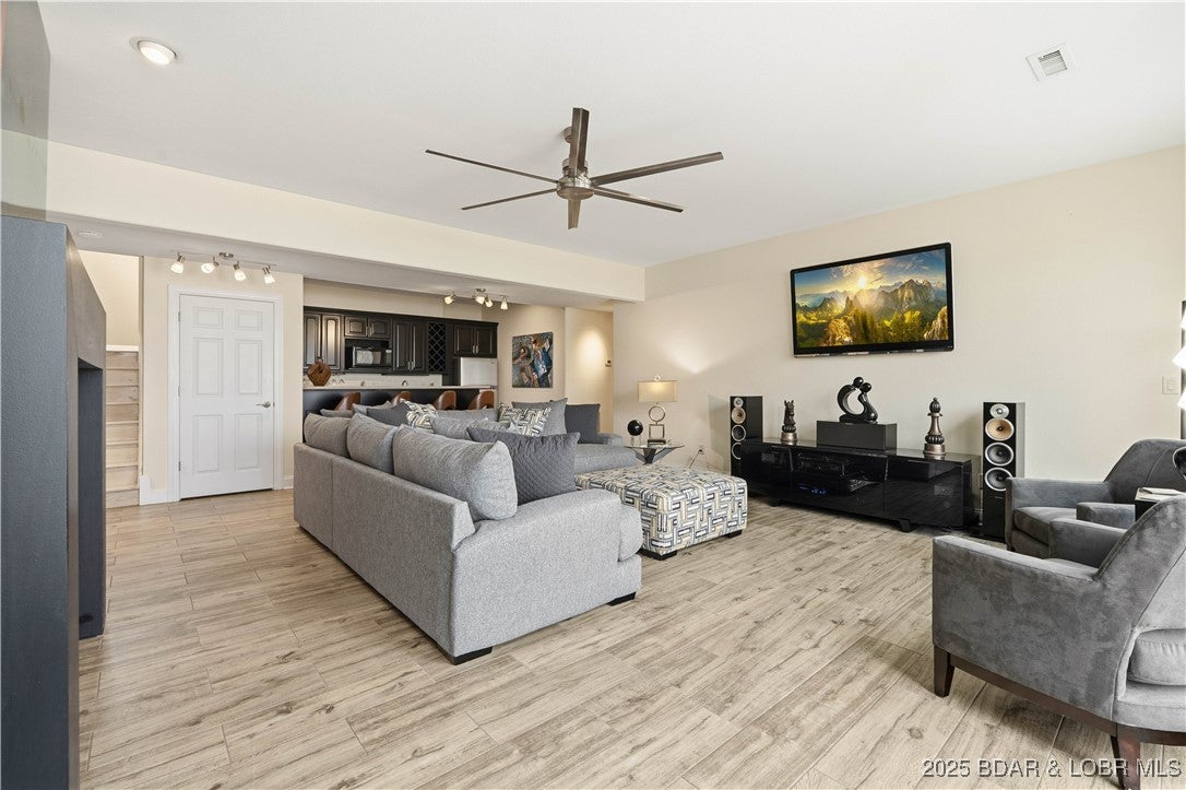 Porto Cima, Missouri, 65079, United States, 5 Bedrooms Bedrooms, ,4 BathroomsBathrooms,Residential,Active,1973370