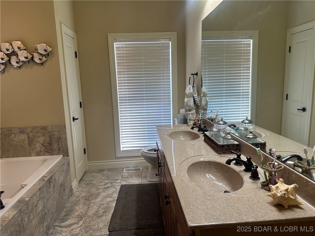 Osage Beach, Missouri, 65065, United States, 4 Bedrooms Bedrooms, ,4 BathroomsBathrooms,Residential,Active,1922318