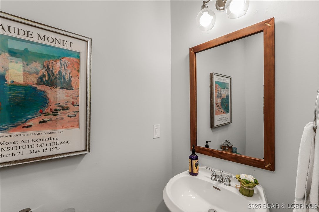 Lake Ozark, Missouri, 65049, United States, 6 Bedrooms Bedrooms, ,4 BathroomsBathrooms,Residential,Active,2006947