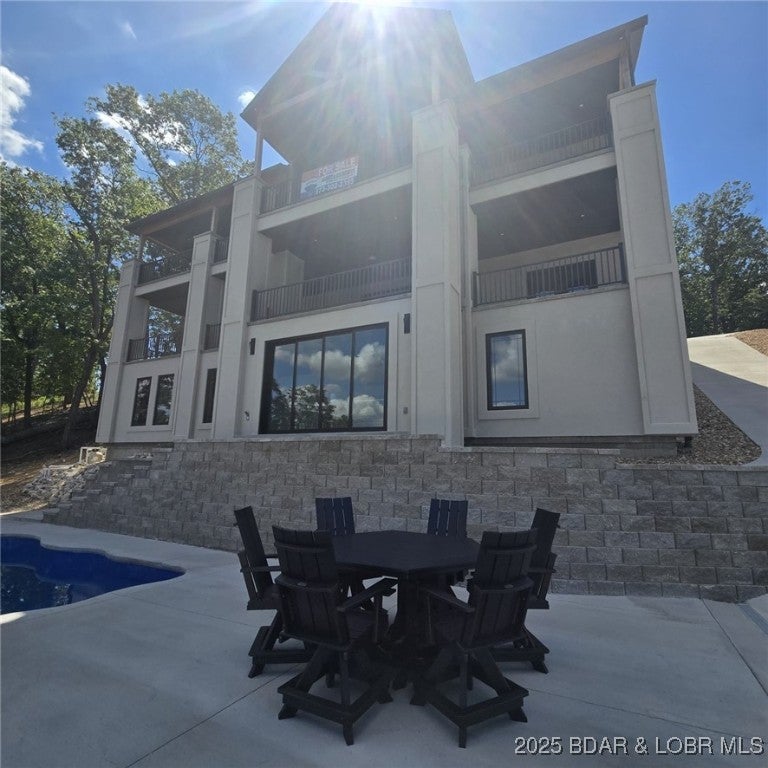 Sunrise Beach, Missouri, 65079, United States, 6 Bedrooms Bedrooms, ,7 BathroomsBathrooms,Residential,Active,1968091