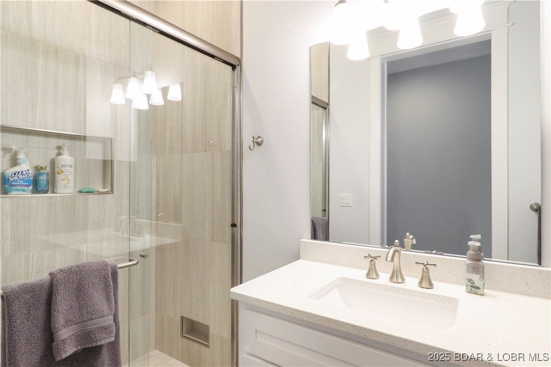 Lake Ozark, Missouri, 65049, United States, 4 Bedrooms Bedrooms, ,5 BathroomsBathrooms,Residential,Active,1959923