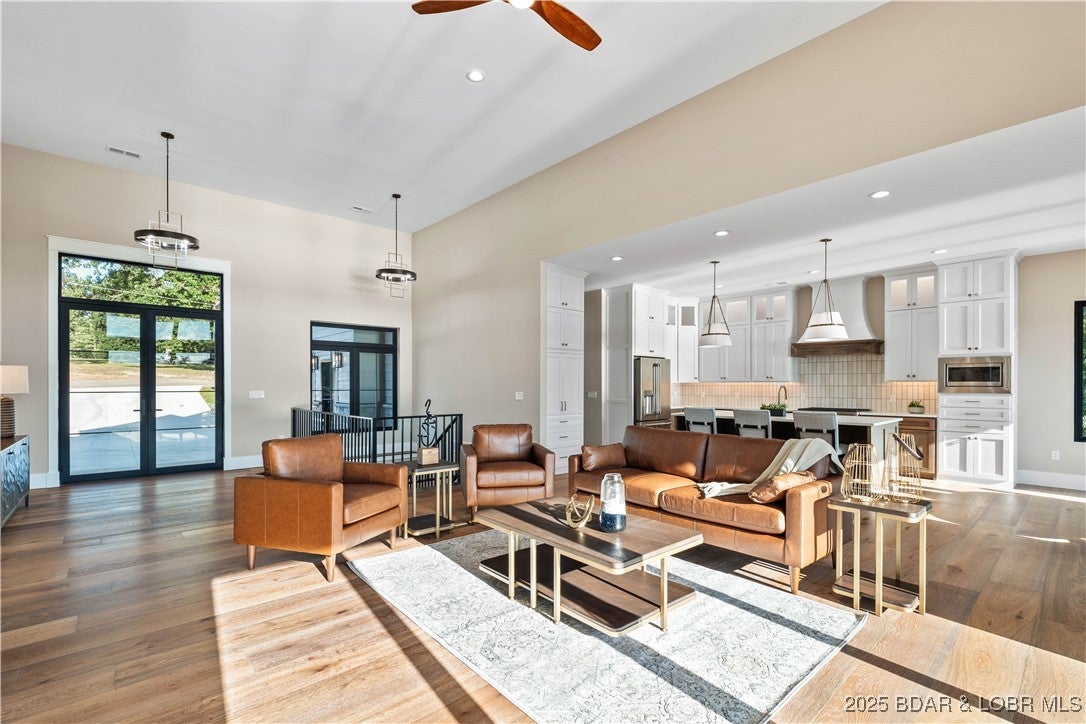 Osage Beach, Missouri, 65065, United States, 6 Bedrooms Bedrooms, ,6 BathroomsBathrooms,Residential,Active,1922661