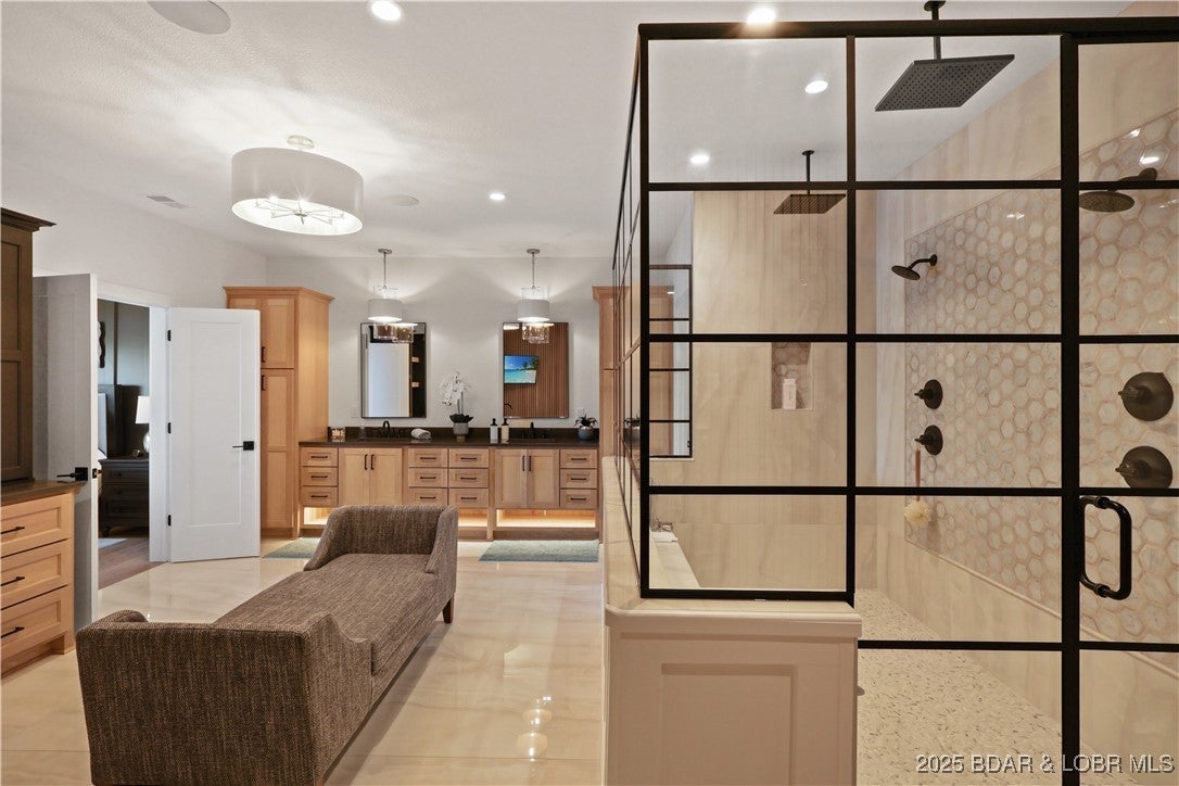 Porto Cima, Missouri, 65079, United States, 6 Bedrooms Bedrooms, ,5 BathroomsBathrooms,Residential,Active,1960144