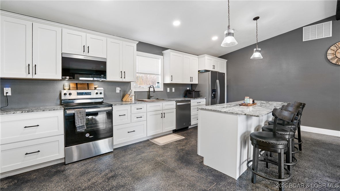 Stoutland, Missouri, 65567, United States, 2 Bedrooms Bedrooms, ,2 BathroomsBathrooms,Residential,Active,2006800