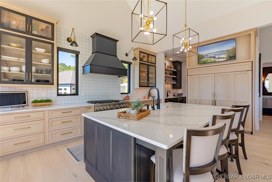 Sunrise Beach, Missouri, 65079, United States, 5 Bedrooms Bedrooms, ,7 BathroomsBathrooms,Residential,Active,1961963