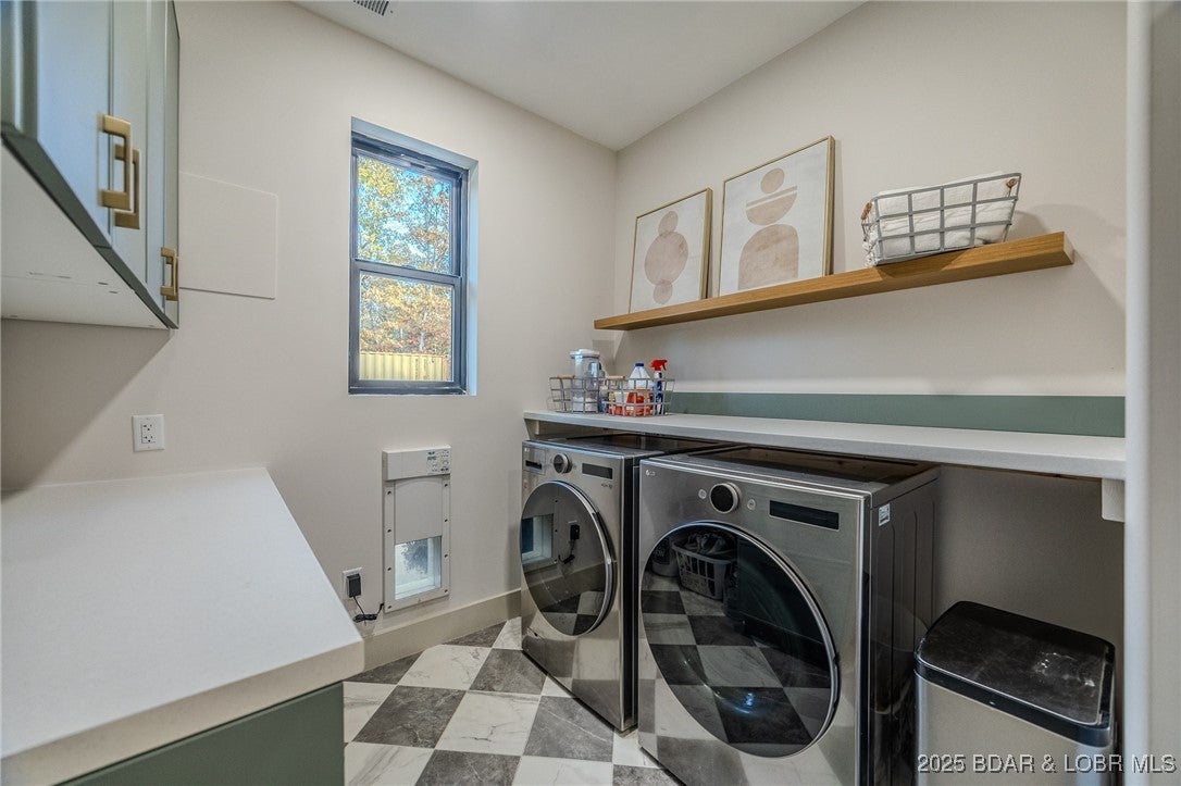 Linn Creek, Missouri, 65052, United States, 6 Bedrooms Bedrooms, ,5 BathroomsBathrooms,Residential,Active,1989796