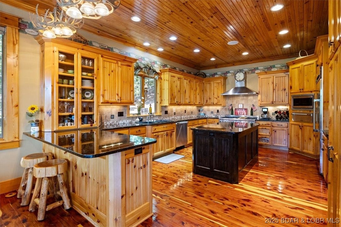 Sunrise Beach, Missouri, 65079, United States, 7 Bedrooms Bedrooms, ,6 BathroomsBathrooms,Residential,Active,1903216