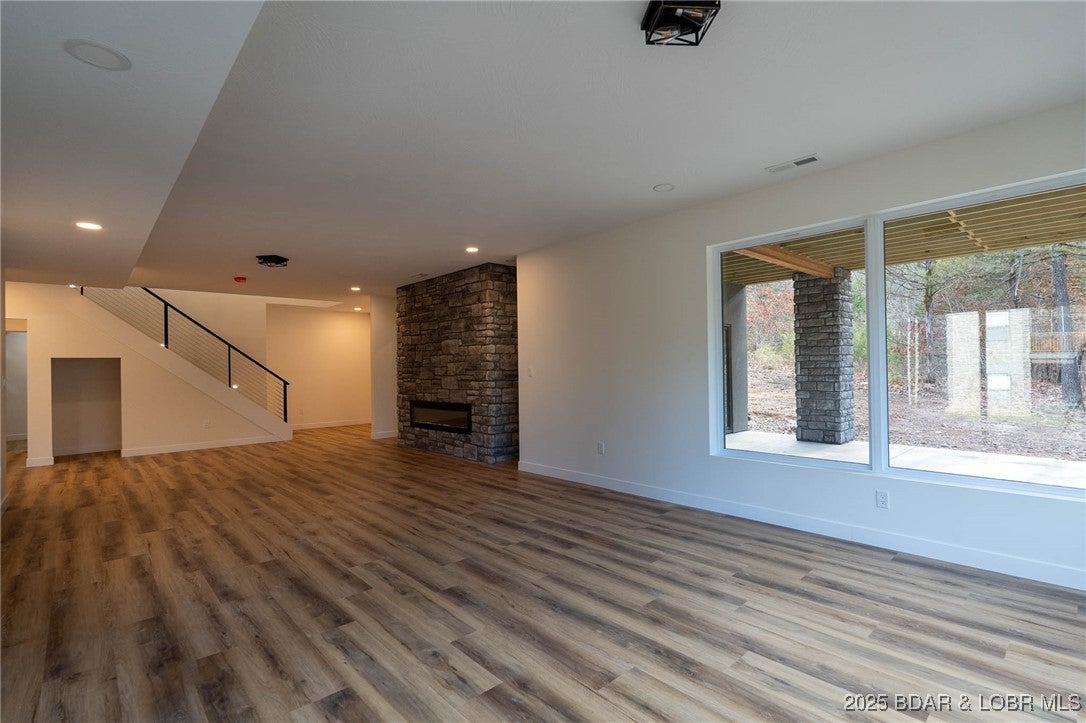 Camdenton, Missouri, 65020, United States, 4 Bedrooms Bedrooms, ,6 BathroomsBathrooms,Residential,Active,2007247