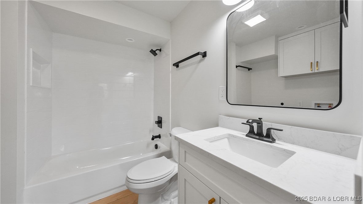 Osage Beach, Missouri, 65065, United States, 4 Bedrooms Bedrooms, ,4 BathroomsBathrooms,Residential,Active,1946330