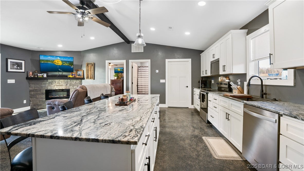 Stoutland, Missouri, 65567, United States, 2 Bedrooms Bedrooms, ,2 BathroomsBathrooms,Residential,Active,2006800