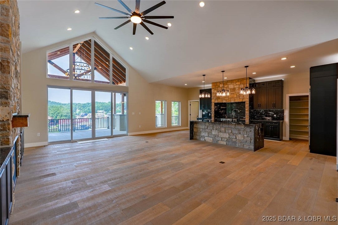 Sunrise Beach, Missouri, 65079, United States, 6 Bedrooms Bedrooms, ,7 BathroomsBathrooms,Residential,Active,1968091