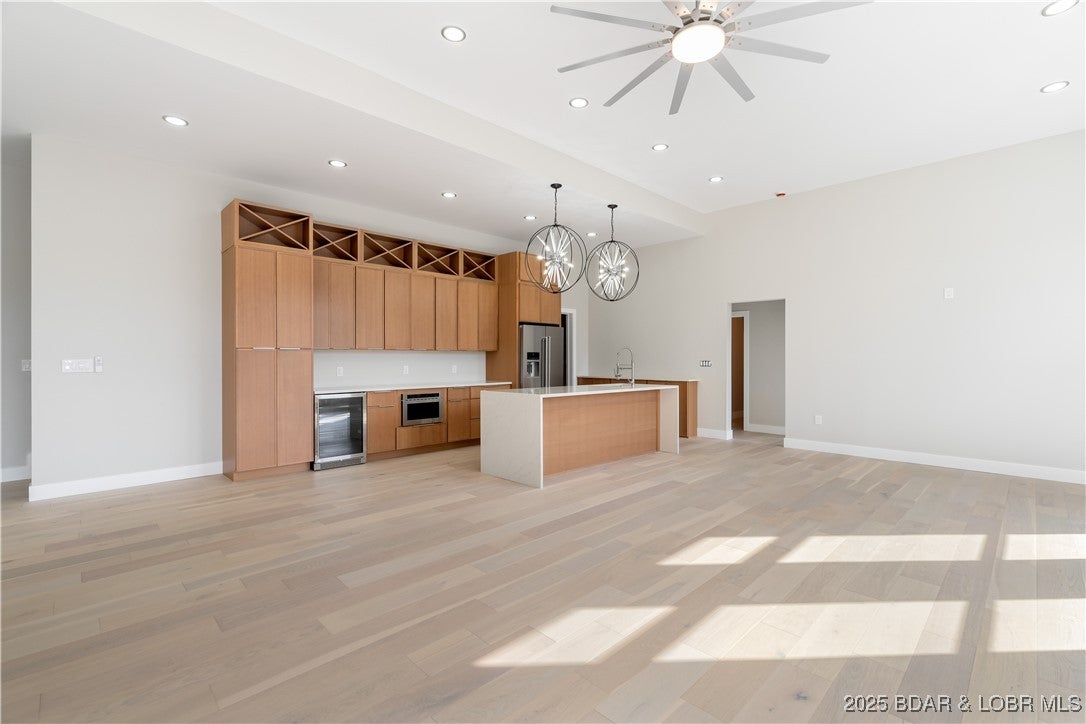 Sunrise Beach, Missouri, 65065, United States, 6 Bedrooms Bedrooms, ,6 BathroomsBathrooms,Residential,Active,1929710