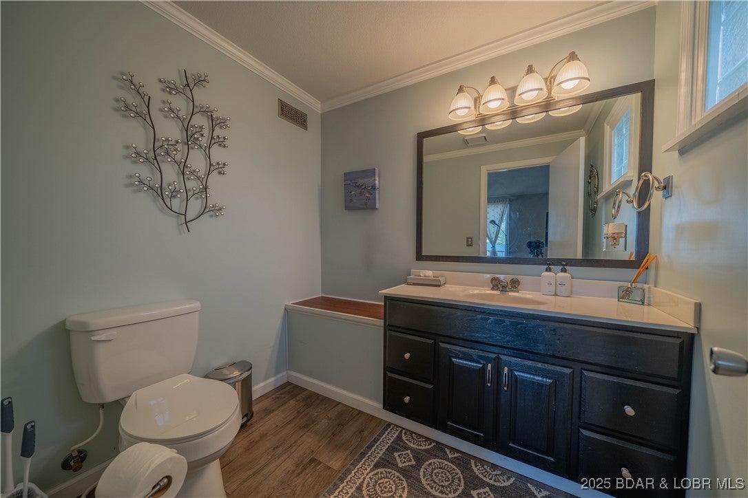 Sunrise Beach, Missouri, 65079, United States, 9 Bedrooms Bedrooms, ,7 BathroomsBathrooms,Residential,Active,1898212