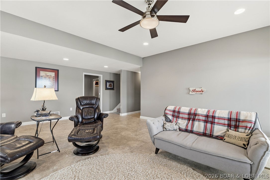 Gravois Mills, Missouri, 65037, United States, 5 Bedrooms Bedrooms, ,3 BathroomsBathrooms,Residential,Active,2032925