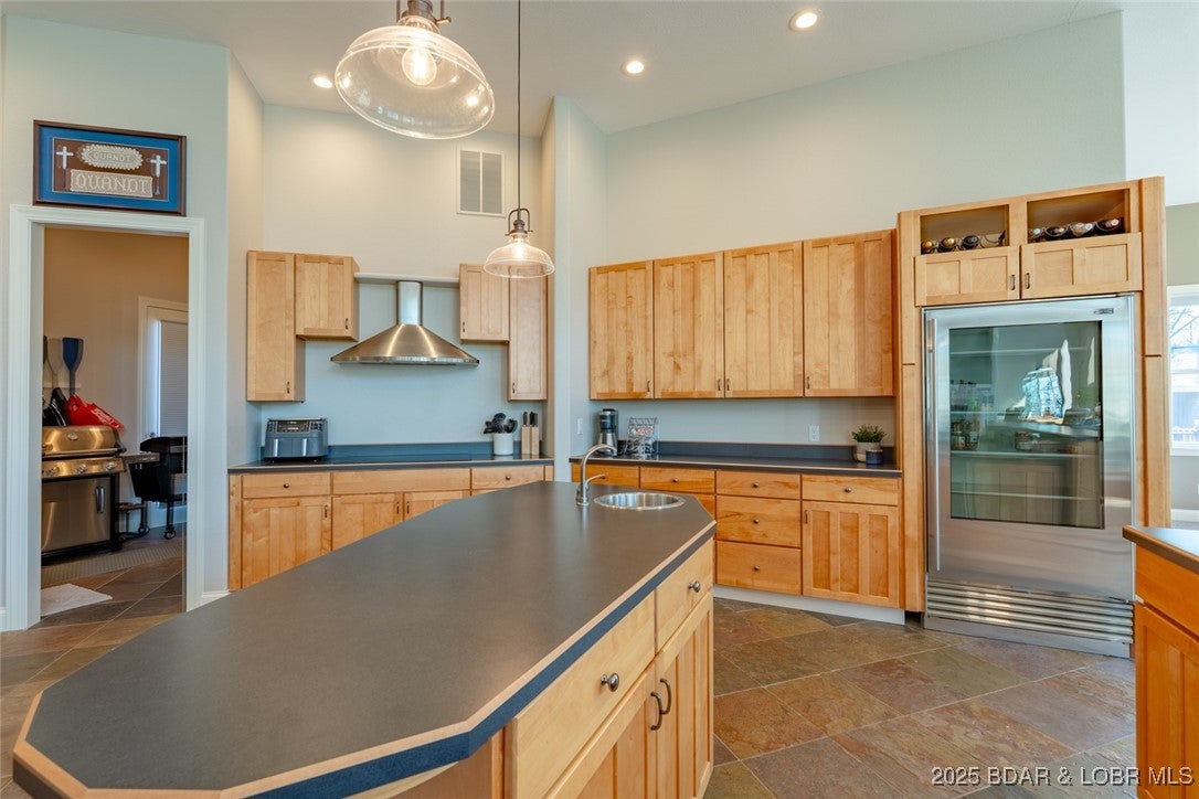 Sunrise Beach, Missouri, 65079, United States, 5 Bedrooms Bedrooms, ,7 BathroomsBathrooms,Residential,Active,2007238