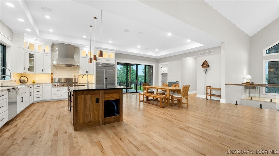 Osage Beach, Missouri, 65065, United States, 4 Bedrooms Bedrooms, ,5 BathroomsBathrooms,Residential,Active,1877825