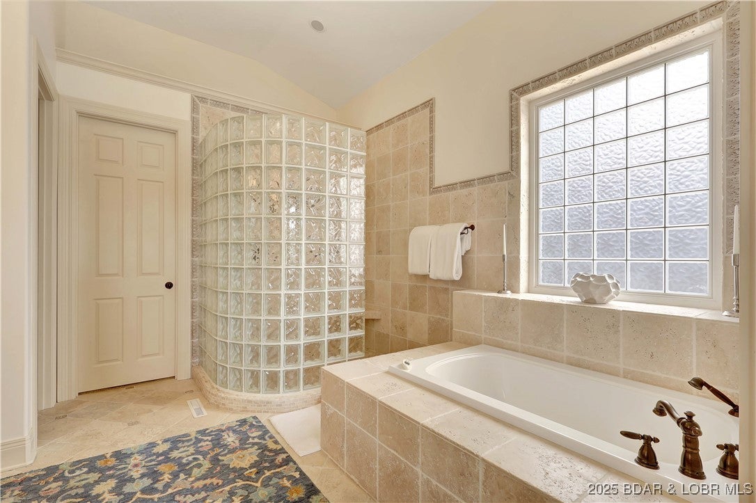 Porto Cima, Missouri, 65079, United States, 7 Bedrooms Bedrooms, ,7 BathroomsBathrooms,Residential,Active,1922532