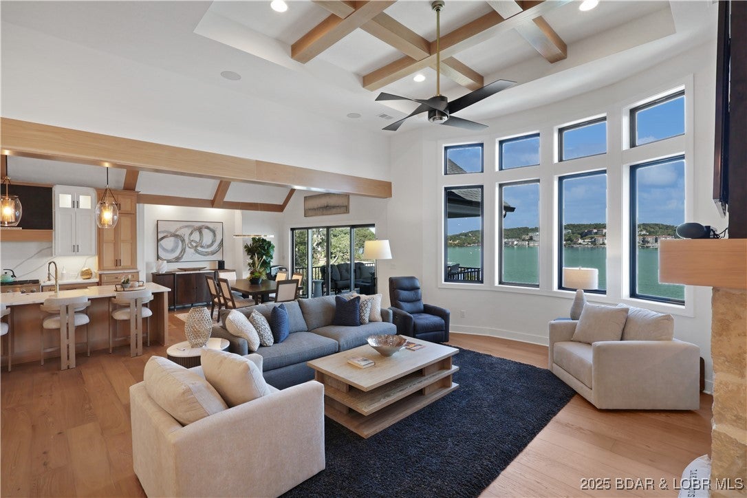 Porto Cima, Missouri, 65079, United States, 6 Bedrooms Bedrooms, ,5 BathroomsBathrooms,Residential,Active,1960144