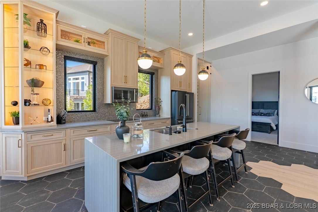 Sunrise Beach, Missouri, 65079, United States, 5 Bedrooms Bedrooms, ,7 BathroomsBathrooms,Residential,Active,1961963