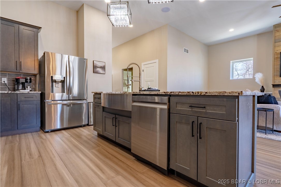 Sunrise Beach, Missouri, 65079, United States, ,5 BathroomsBathrooms,Residential,Active,1764512