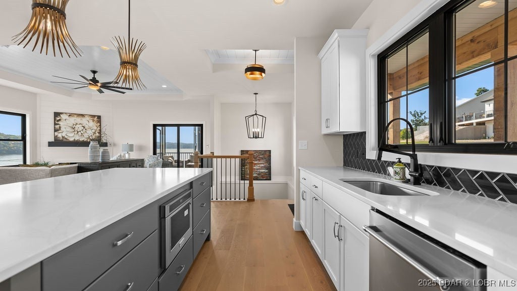 Camdenton, Missouri, 65020, United States, 4 Bedrooms Bedrooms, ,4 BathroomsBathrooms,Residential,Active,1945094