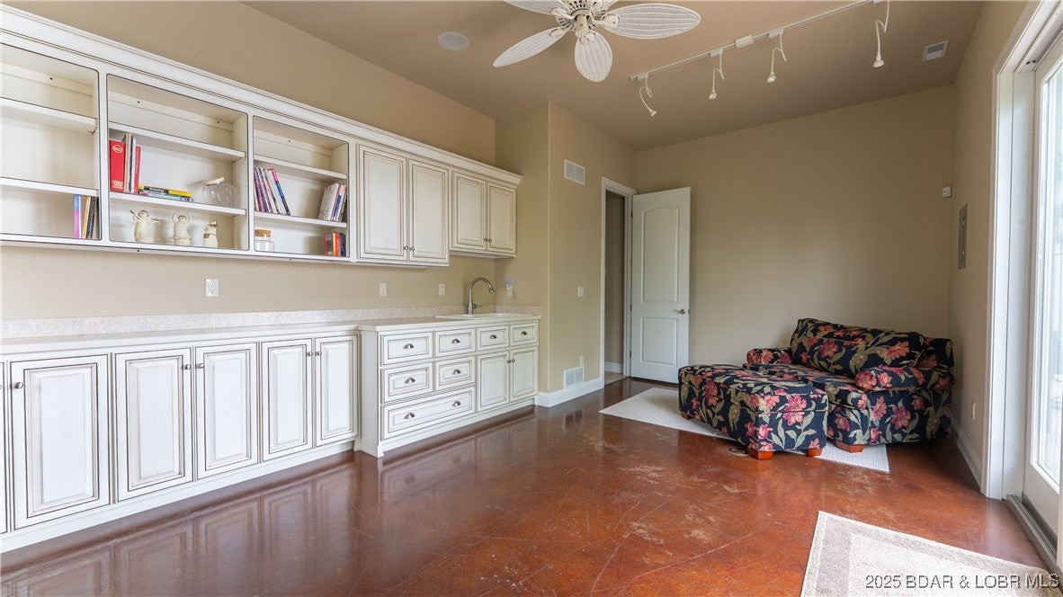 Camdenton, Missouri, 65020, United States, ,5 BathroomsBathrooms,Residential,Active,1797942