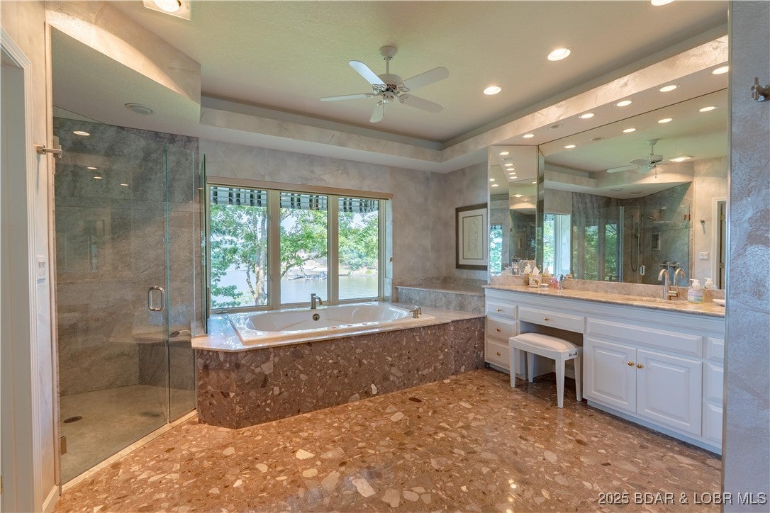 Four Seasons, Missouri, 65049, United States, 5 Bedrooms Bedrooms, ,6 BathroomsBathrooms,Residential,Active,1843468