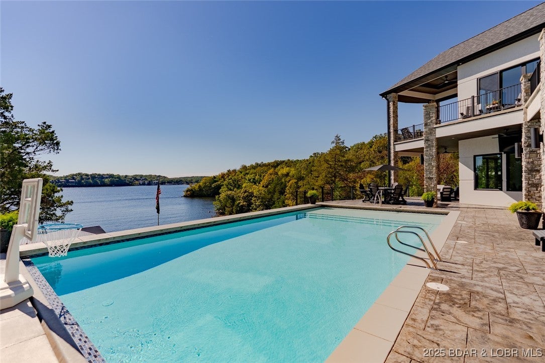 Sunrise Beach, Missouri, 65079, United States, 5 Bedrooms Bedrooms, ,7 BathroomsBathrooms,Residential,Active,1961963