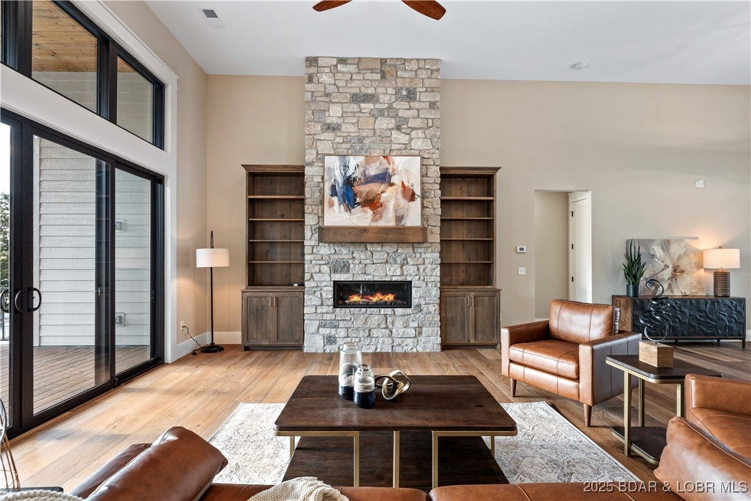 Osage Beach, Missouri, 65065, United States, 6 Bedrooms Bedrooms, ,6 BathroomsBathrooms,Residential,Active,1922661