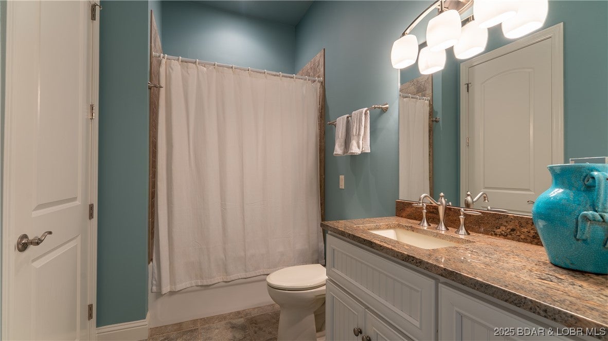 Camdenton, Missouri, 65020, United States, ,5 BathroomsBathrooms,Residential,Active,1797942