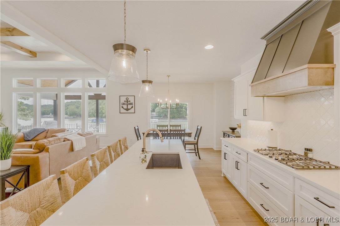 Sunrise Beach, Missouri, 65079, United States, 4 Bedrooms Bedrooms, ,4 BathroomsBathrooms,Residential,Active,1929412