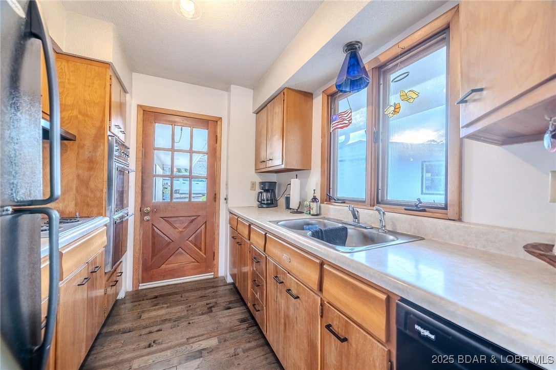 Gravois Mills, Missouri, 65037, United States, 3 Bedrooms Bedrooms, ,3 BathroomsBathrooms,Residential,Active,1945462